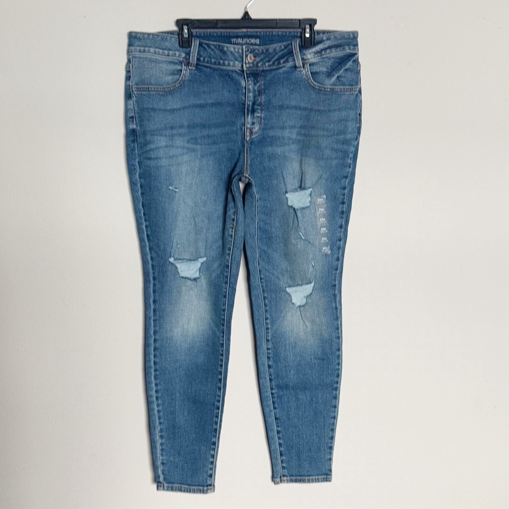 🌿Final Sale 
Maurice’s Distressed Jeans Size 20‎